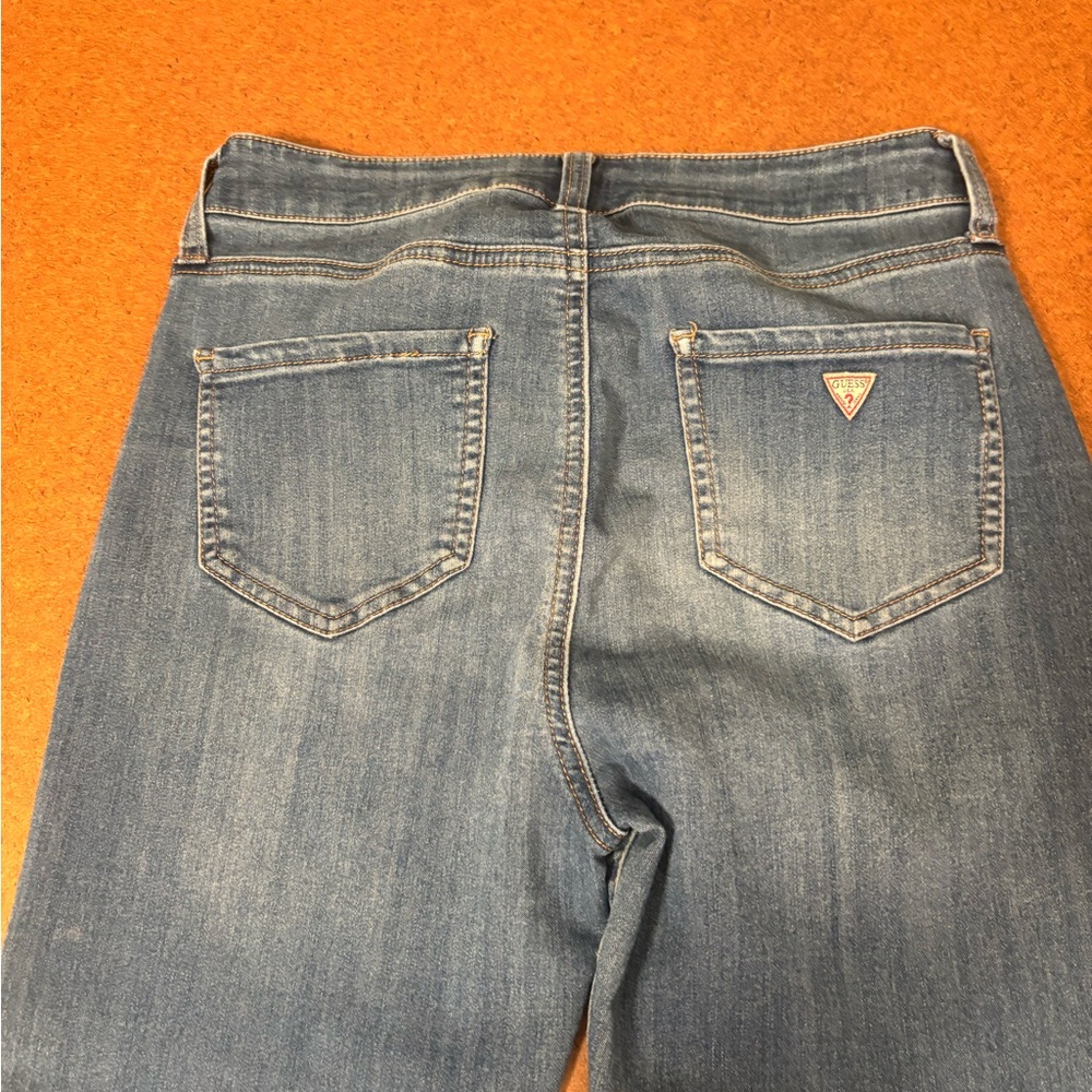 Vintage Guess Woman’s 28 inch waist Cropped Blue Jeans
